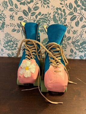 Moxi roller skates pool blue women 8 (men 7)